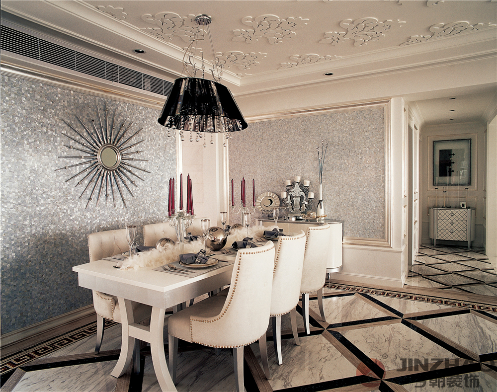 餐厅：白色优雅造型的餐桌椅，搭配欧式风格经典的太阳镜，使得空间充满了典雅的气息。