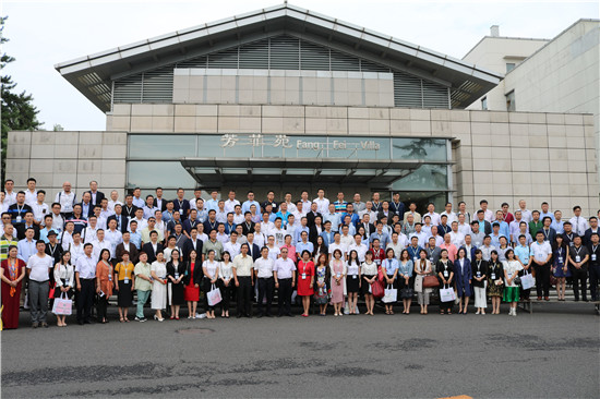 7月26日，第四届中国建材家居产业发展大会在北京钓鱼台国宾馆芳菲苑举行。作为中国顶墙领先品牌，巴迪斯精工顶墙凭借其强大的品牌实力，斩获“中国建材家居百家品牌企业...