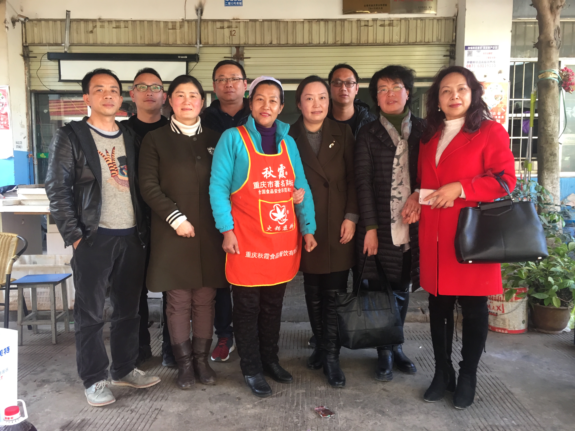 2018年春节前的春城昆明，天气异常的寒冷，但在五华区幸福家园小区内的一个民房里，却充满着无限的温暖，这是助人为乐中国好人王兰兰所创办的爱心食堂，这所爱心食堂，...