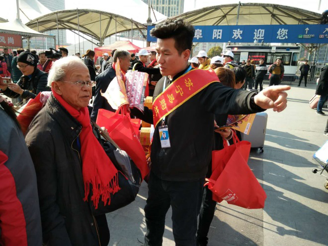 农历新年来了，年货能玩出什么新花样？据大数据显示，更多消费者选择品质、高端智能电子产品，如智能手机、无人机、单反相机或智能音箱等。以苏宁易购推出的小Biu音箱为...