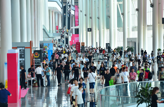 6月6日，第十九届成都国际家具工业展览会在中国西部国际博览城、世纪城新国际会展中心开幕，并将持续到6月9日。本届成都家具展以“中国平台•全球共享”为主题，延续“...