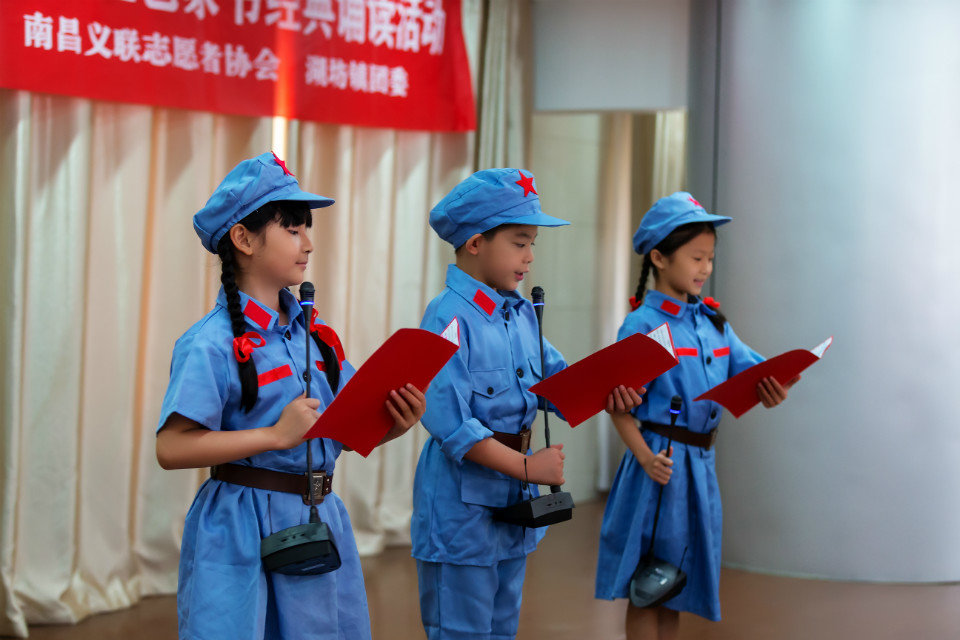 　　腾讯家居讯 2018年8月5日上午，共青团青山湖区委、南昌市青少年发展基金会、南昌义联志愿者协会在湖坊镇党群服务中心联合开展了南昌公益小天使“不忘初心，牢记...