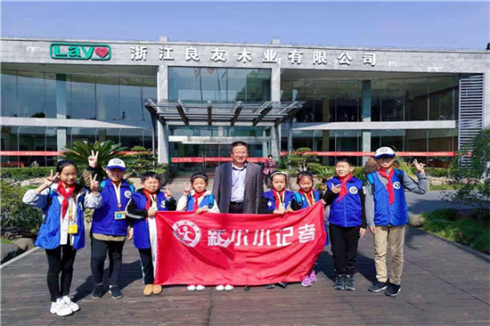 生活源于品质，艺术源于生活，大艺树地板，作为国际市场上首屈一指的实木地板工厂，凭借高端的的品质和一流的环保工艺，严格按照国际化标准，畅销美国15年。大艺树地板在...