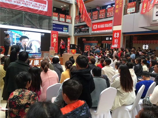 热烈祝贺康辉地板安徽阜阳店，开年团购会圆满落幕，康辉地板闪耀全场，以绝对的订单拿下全场销量冠军，打响2019年开门红首炮！本次“建家大业”开年首场砍价会是康辉地...