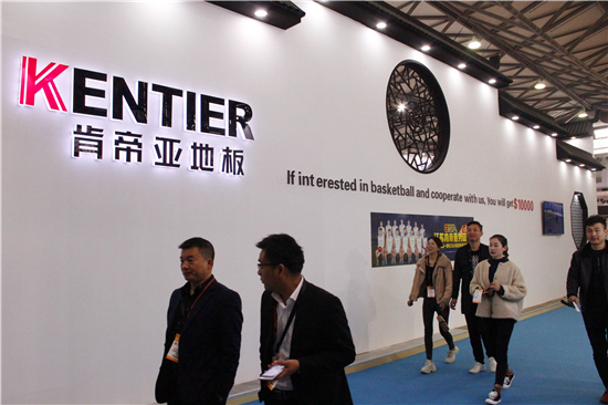 3月26日-28日，第21届中国国际地面材料及铺装技术展览会在上海新国际博览中心隆重举行，展会吸引了海内外众多地材商前来参展，观展人数再创新高。肯帝亚超级地板本...