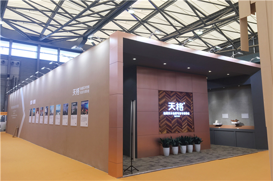 2002年，地暖实木地板品类诞生；2019年，上海国际地材展首度开辟“地暖实木地板专馆”。终于，它从改变行业未来的黑科技产品，成长为当今散发温暖的行业发动机。3...