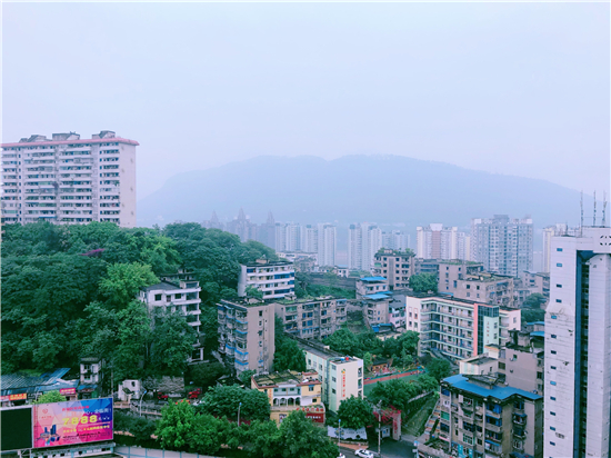 五月的重庆小雨淅沥，氤氲的雾气笼罩着这座美丽的山城，肯帝亚重庆区域重点经销商沟通会议于5月14日在重庆市涪陵区隆重召开。肯帝亚超级地板市场总监潘伟、渠道总监万权...