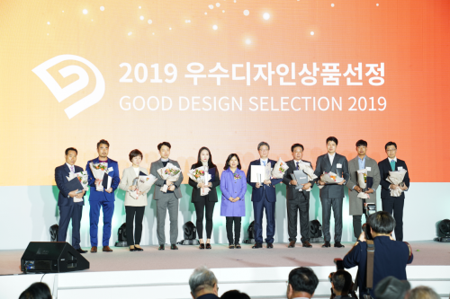 作为韩国设计师独立设计的品牌,KLOCK智能锁C260系列刚刚获得全球四大工业设计奖之一的韩国KIDP设计金奖!在智能锁使用率高达80%的韩国,能够脱颖而出的品...