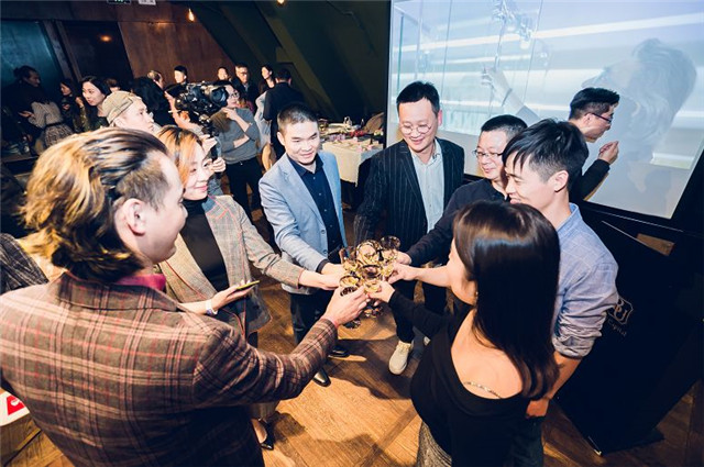 2019年11月26日，由为未来·设计主办，海豚湾协办，主题为“设计艺见·交流分享会”的设计师酒会在上海市益丰·外滩源bu俱乐部举办，并成功落地。本次沙龙活动以...
