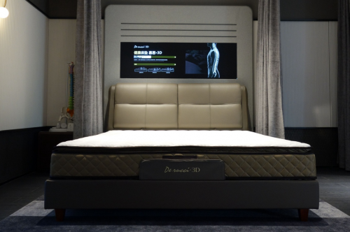 床垫选得好不好，对家居生活有着十分重要的影响。它既影响着一个人的睡眠质量，也透露着一个卧室的格调品味。慕思BCD1-046A软床，“高定西装”般的流畅剪裁感，搭...