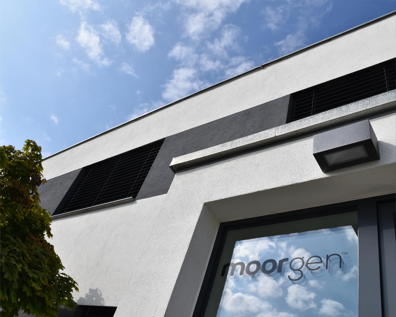 德国摩根智能技术有限公司位于德国斯图加特，是全球领先的智能家居制造商，公司以自主研发的总线控制技术和云技术为核心，开发了能实现本地生活方式和远程可视化控制的18...
