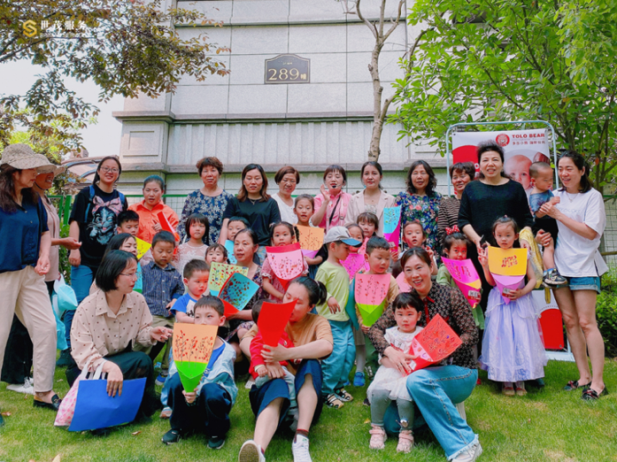 5月9日，阳光灿烂，春风拂面，康乃馨绽放。世界上有一种情感，它与生俱来，没有条，绵绵不绝，它就是母爱！5月9日，苏州世茂石湖湾、世茂运河城两个小区分别开展了“谢...