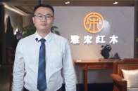 雅宋红木总经理窦琦柳打call，致敬中国品牌日。