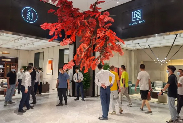 东成红木携旗下三大当代中式品牌惊艳亮相。