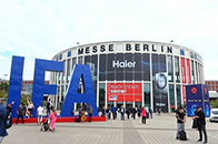 时隔两年后，全球三大电子消费展之一的柏林国际电子消费品展览会(IFA)2日至6日在柏林会展中心全面恢复线下举行。本次展会共有来自46个国家和地区的1100多家展...