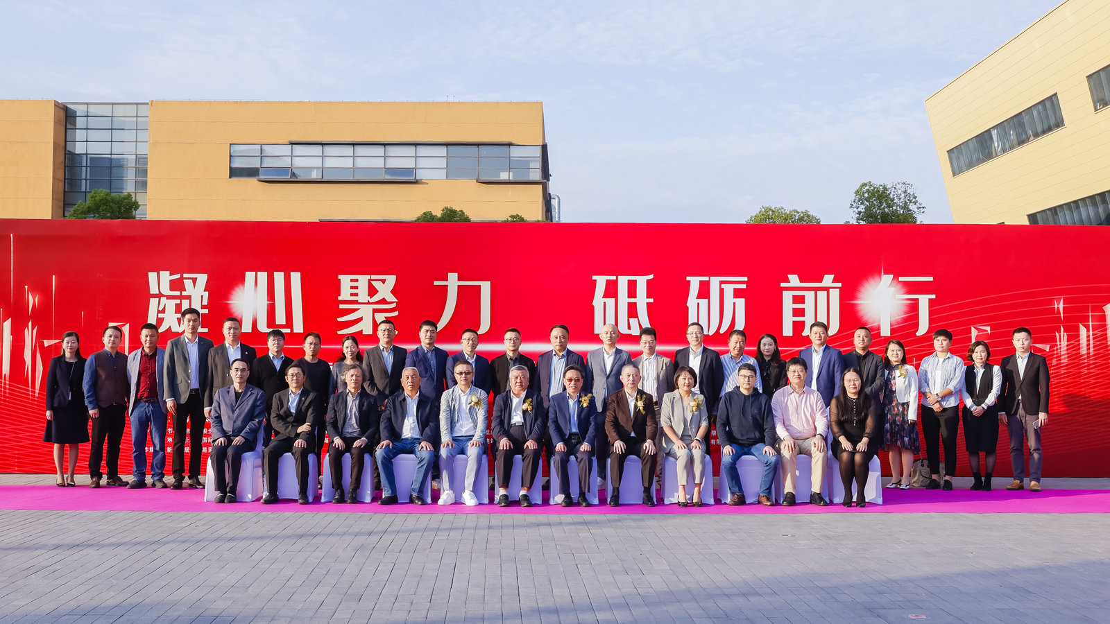 10月21日，上海市建筑材料行业协会地板专业委员会换届工作会议召开。