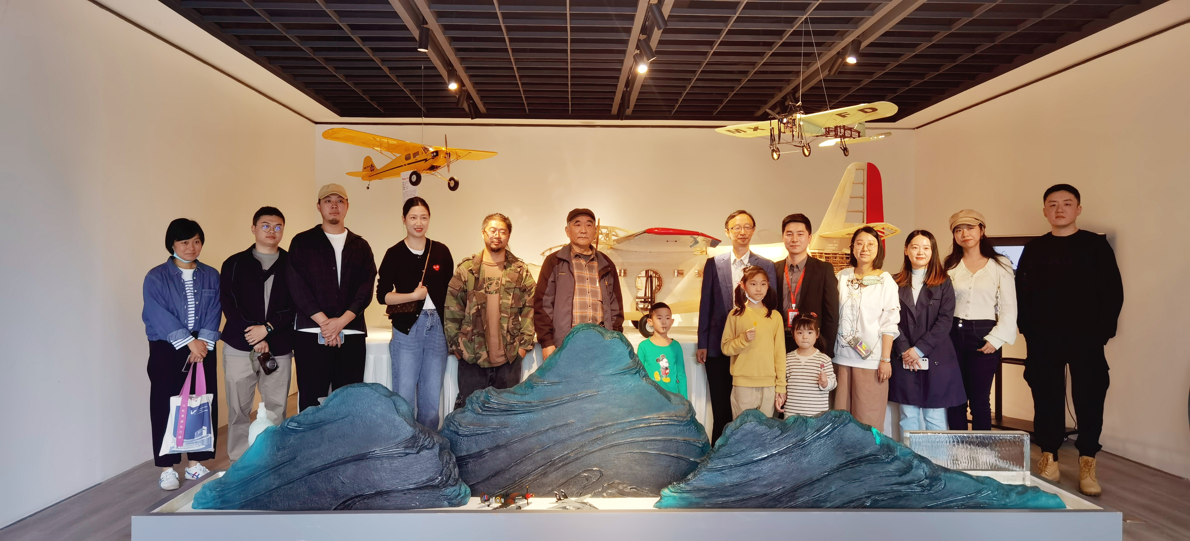 通过飞机模型展览的形式，集中展示了30余架飞机模型。