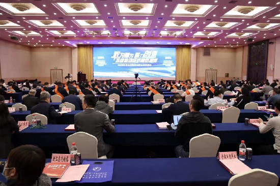 “敢为善为，聚力创新，持续推动经济稳进提质。”2022年10月26日，由“省三会”联合发起的“2022浙江省企业领袖峰会暨企业家活动日”在省会杭州盛大举行。