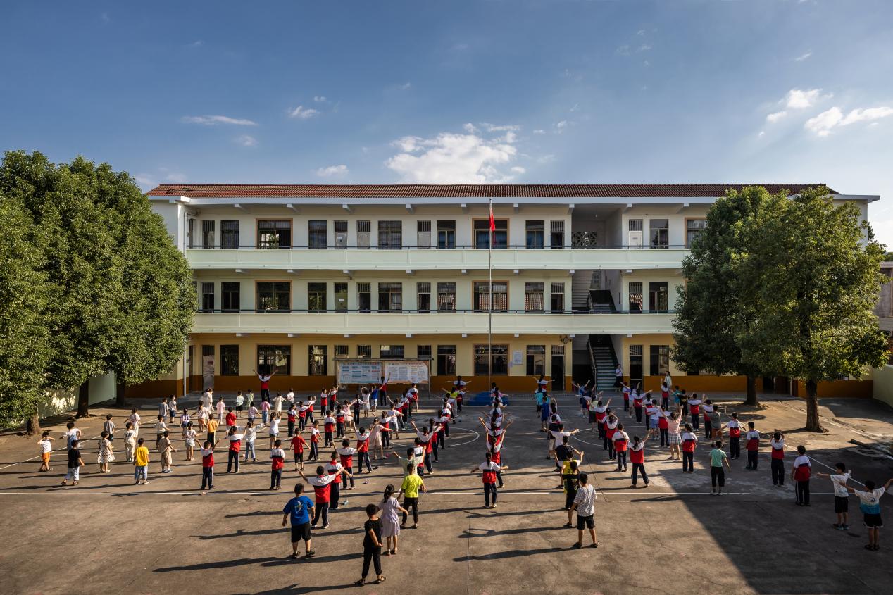 17.学校操场 playground of the school