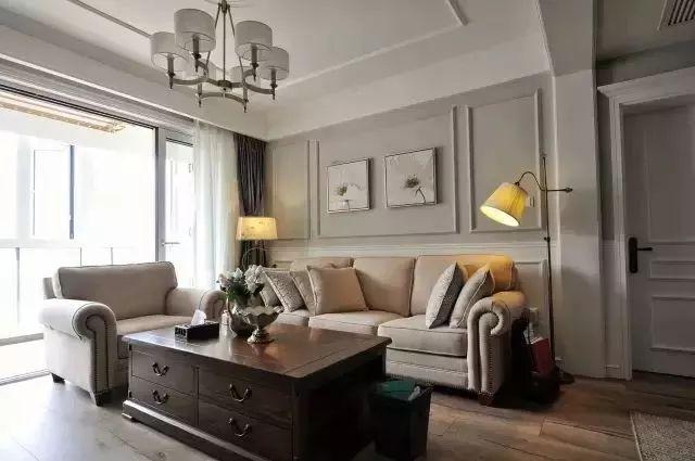 今天分享的是一款灰褐调子的美式风格，这是目前最流行的家具装饰色，色彩亲和力高，棕色是混色，所以内涵更加丰富，有淡淡的怀旧气质。面积：120平户型：三居这里的色调...