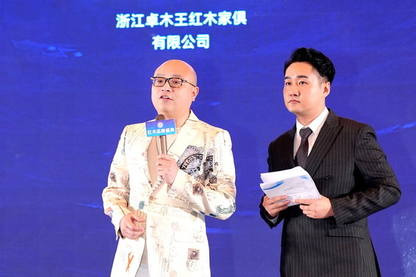 杜长江总裁在采访中分享中式高定品牌塑造的经验。