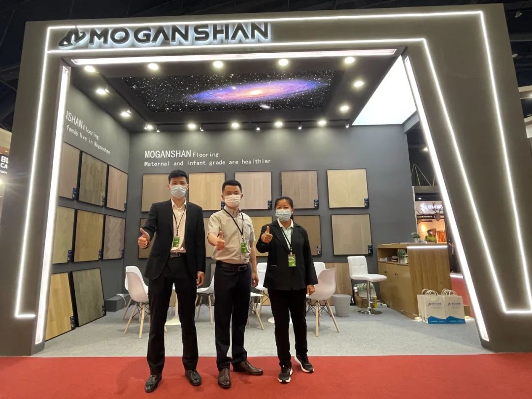 4月下旬，莫干山地板“品牌出海”第一站来到了——泰国国际建筑展(Architect)，参展团由莫干山地板常务副总经理付珏杰带队，为期5天。