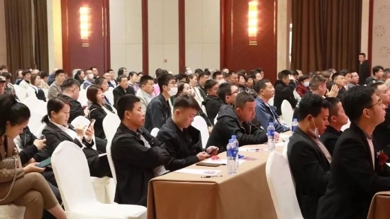  On March 22, "Great Power, Win the Future" Zhonghui Tiles, Zhonghang, Jinxilai, as the brands of Foshan Zhongcheng Famous Ceramics Co., Ltd., held a grand regional dealer wealth summit in Baoding. The meeting changed from focusing on evolution to becoming a new trend