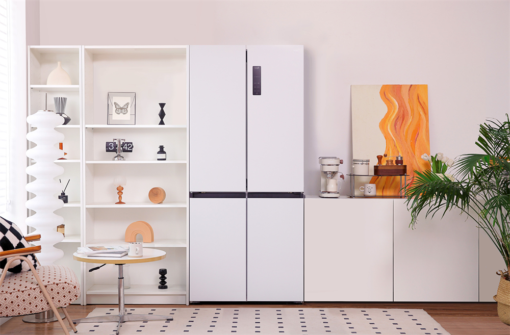 现在很多家庭买冰箱更愿意选择嵌入式，宣传的嵌入式冰箱说是可以让橱柜和冰箱融合一体，从而减少空间的使用，来增加厨房的空间和美观。那么实际情况如何呢？嵌入式冰箱这么...