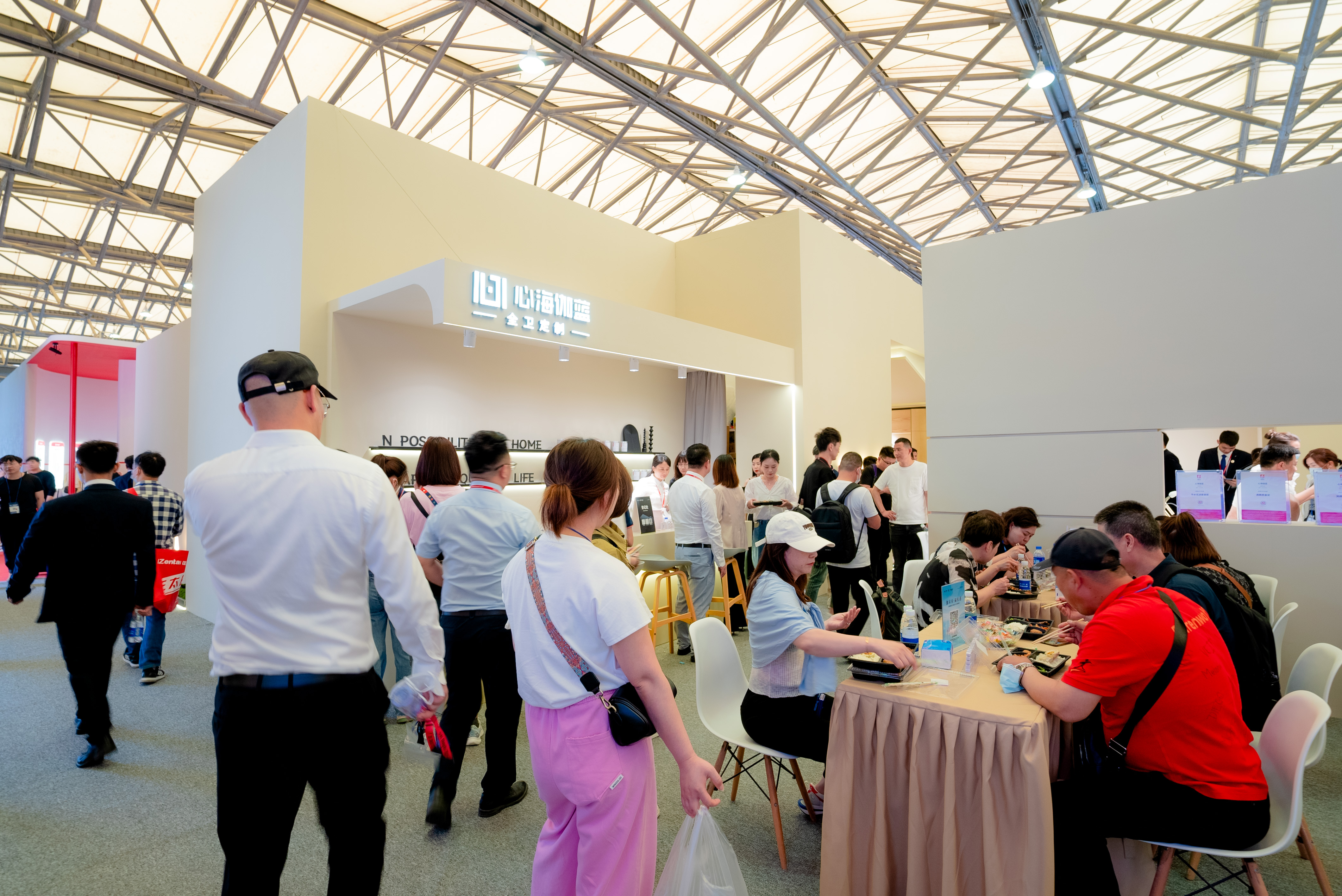 6月7日，备受瞩目的第27届上海厨卫展在上海新国际博览中心盛大启幕，心海伽蓝以打造“家的N种可能”为主题惊艳亮相上海展。
