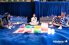 6月15日，以“蓝白织梦，心栖臻境”为主题的海丝腾蓝白格45周年主题展，于上海抱朴美术馆重磅启幕。全球顶级床具品牌海丝腾以蓝白格独特设计为基底，缔造了一场独具一...