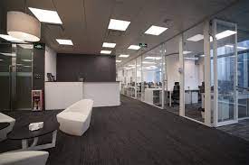 在当今社会，越来越多的企业开始认识到办公室装修设计的重要性。一个好的办公室装修设计不仅可以提升员工的工作效率，也能够展示企业的形象。
