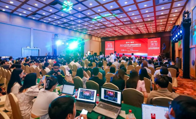 7月27日，第七届家居品牌大会于北京开幕，共同探寻家居行业“重构&融合”的变革路径，同时揭晓2022-2023家居十大品牌的诞生。尚驰以雄厚的综合实力，在数以万...
