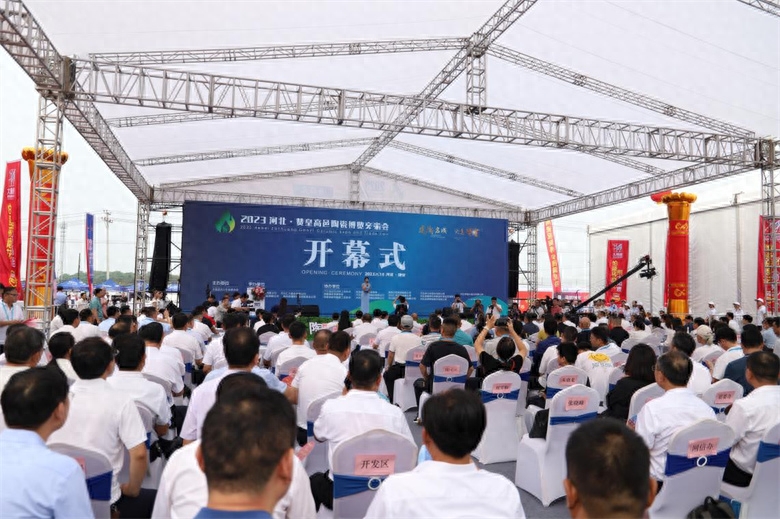  On August 18, the 2023 Hebei Zanhuang Gaoyi Ceramics Expo and Trade Fair, sponsored by China Building and Sanitary Ceramics Association and organized by Ceramics Information Daily, Zanhuang Gaoyi Ceramics Enterprises and Ceramics Association of Important Domestic Production Areas, opened in Zanhuang County. This ceramics exhibition
