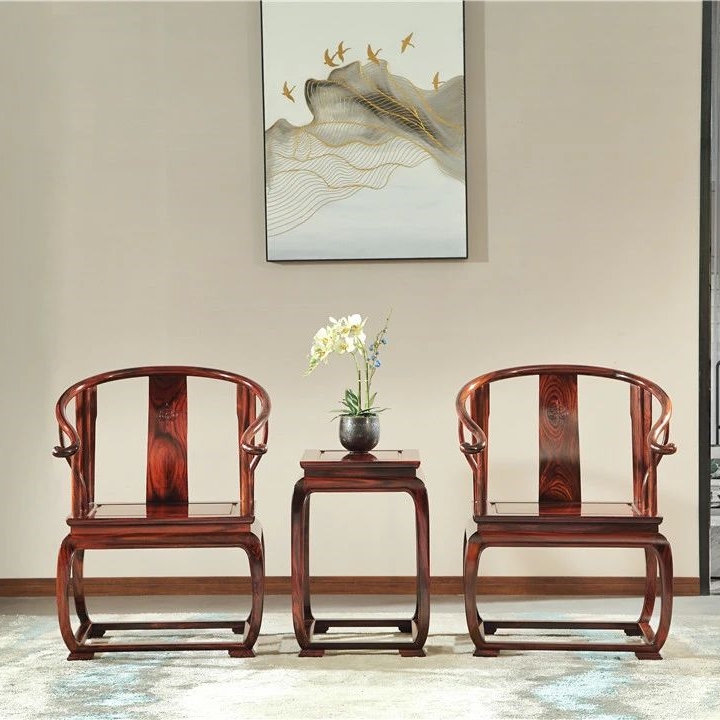 中信红木椅子既符合人体工学的设计也兼传统美学。