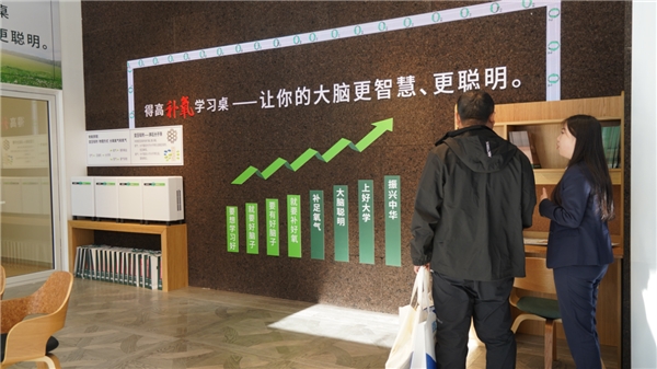 2023年10月20—22日,第82届中国教育装备展示会在国家会展中心(天津)盛大召开。本届展示会展出面积近20万平方米。来自国内外的1100多家企业汇聚于此,...