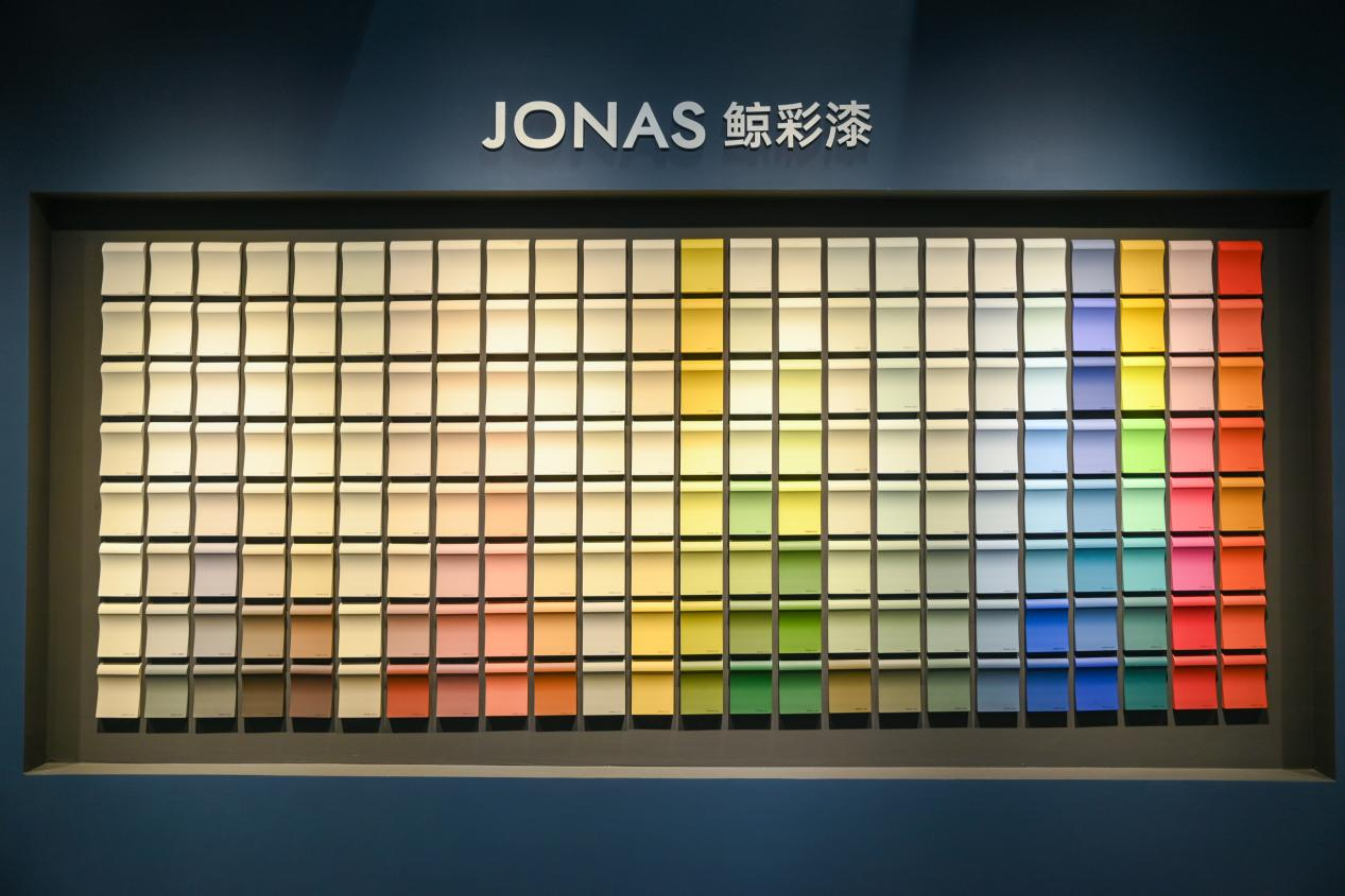 广州设计周已于12月8日正式启幕，德国涂料品牌“JONAS鲸彩漆”携全新色彩体验亮相设计盛会，吸引了许多观展者驻足打卡留念。现场的氛围充满了活力与创新，来自各地...