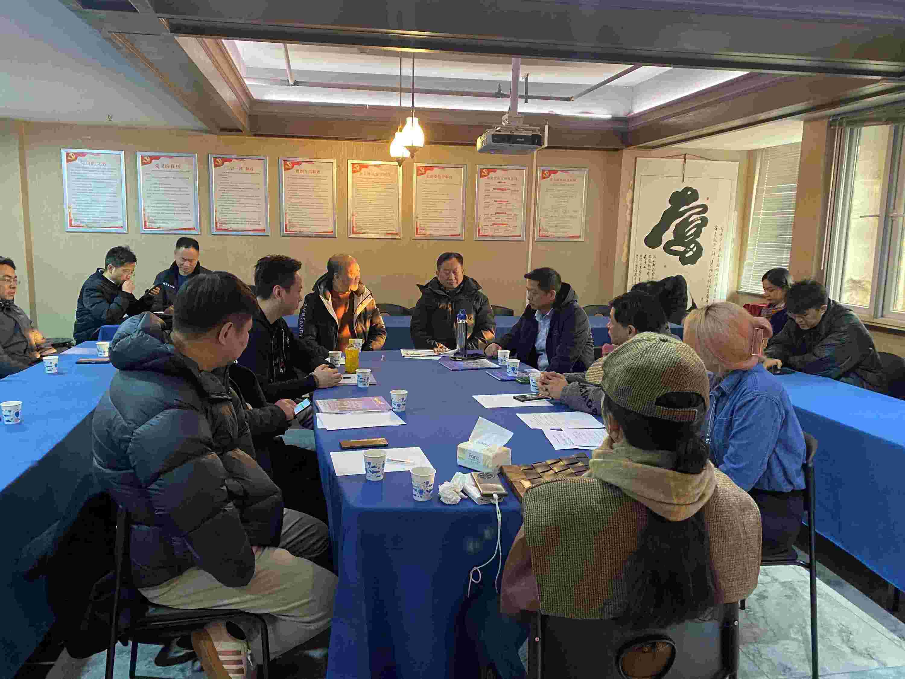 武汉市装饰建材家居发展商会成立设计进化专业委员会       12月20号，武汉市装饰建材家居发展商会召开了设计进化专业委员会的成立筹备会议。    商会秘书长...