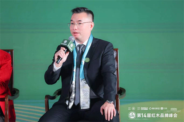 国寿红木董事长陈淦凡与其他优秀红木企业家代表一同讨论了企业如何坚持长期主义，推动红木企业可持续增长的突围思路。