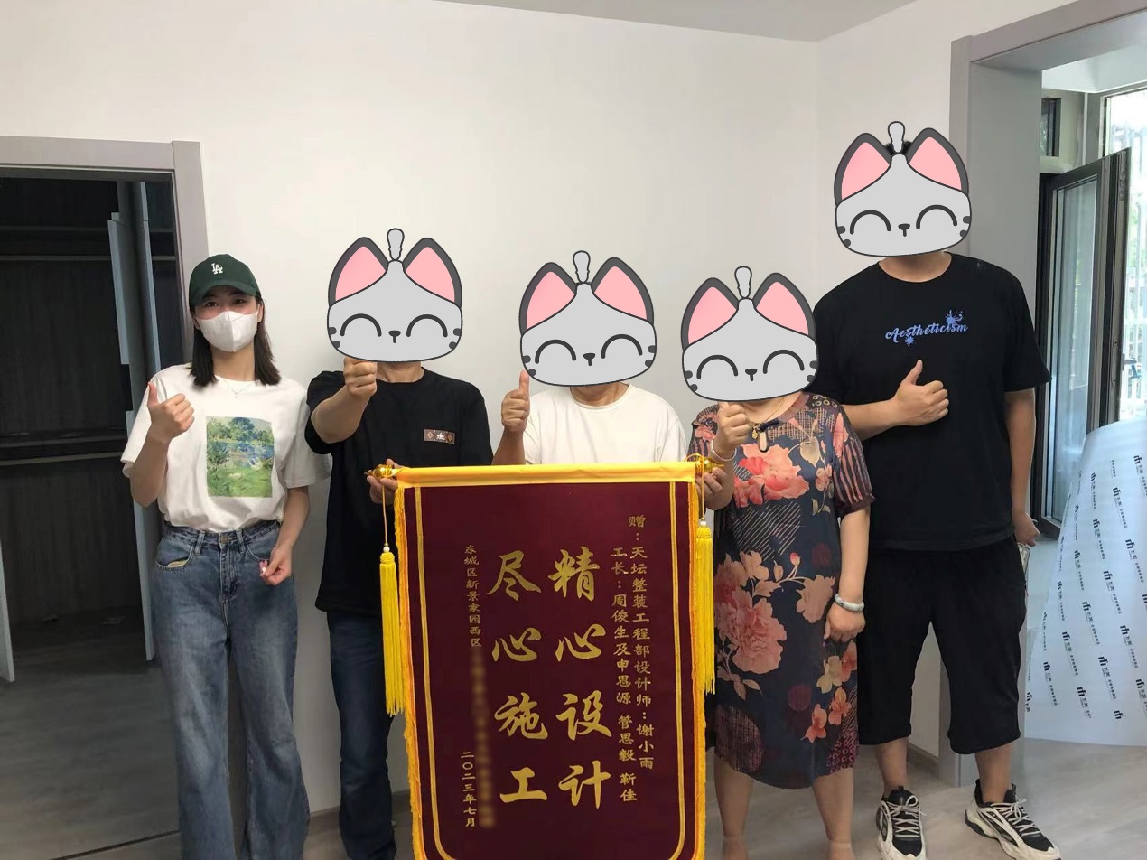 图片包含 人, 站, 室内, 年轻

描述已自动生成