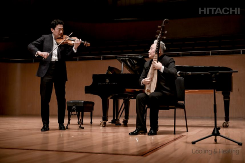 2024年1月22日，上海东方艺术中心的舞台被国际知名小提琴家吕思清和国乐大师方锦龙带来的最强中西乐器PK掀翻！从《爱的致意》到《十面埋伏》，加上方大师独特精彩...