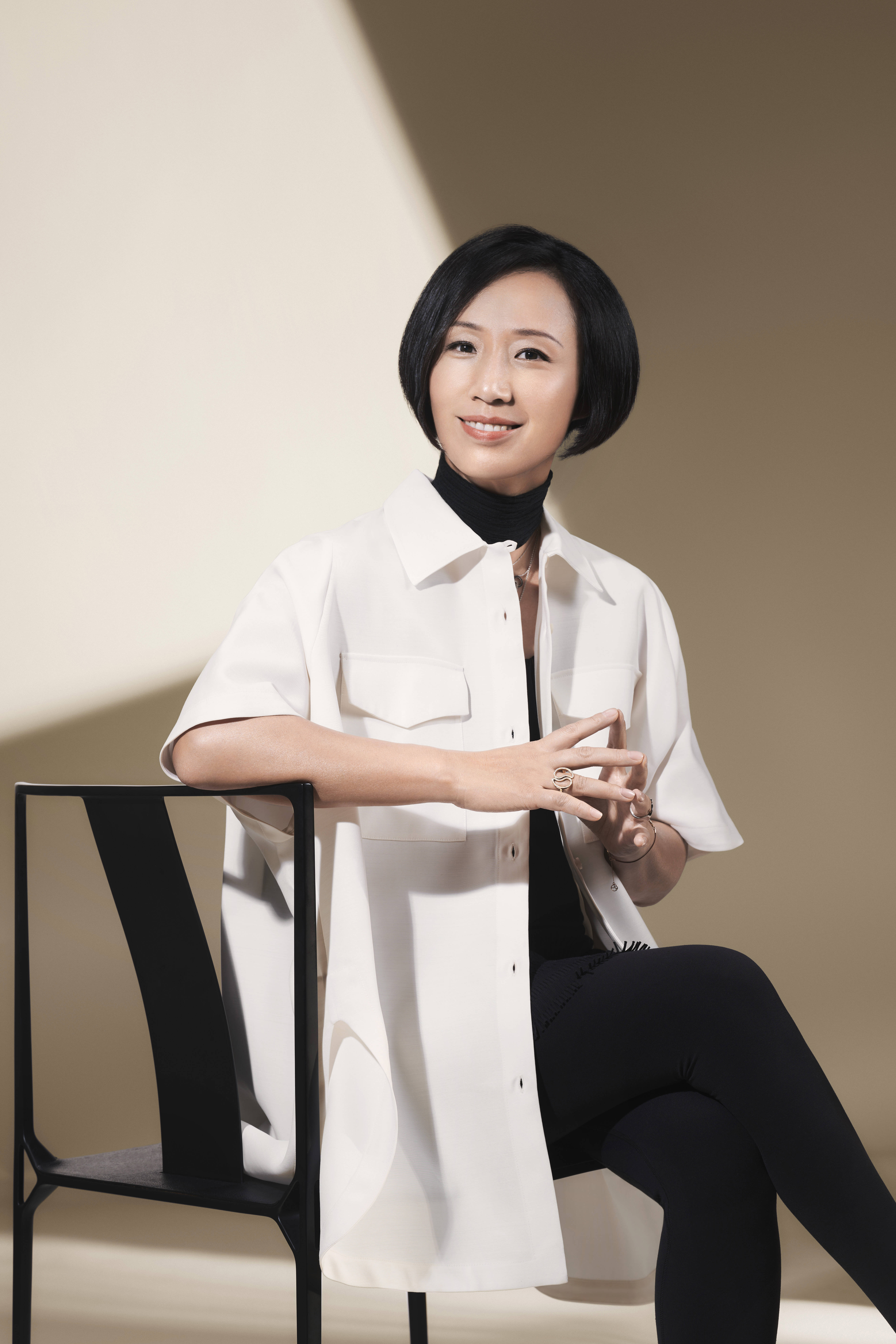 在中国奢侈品设计领域，蒋琼耳作为上下设计的创始人备受关注。她以独特的审美视角注入品牌中国文化元素，为品牌在奢侈市场找到了自己的独特定位。随着蒋琼耳于2023年底...