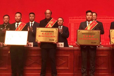 再度蝉联！卓木王荣获2023年度东阳市龙头企业。