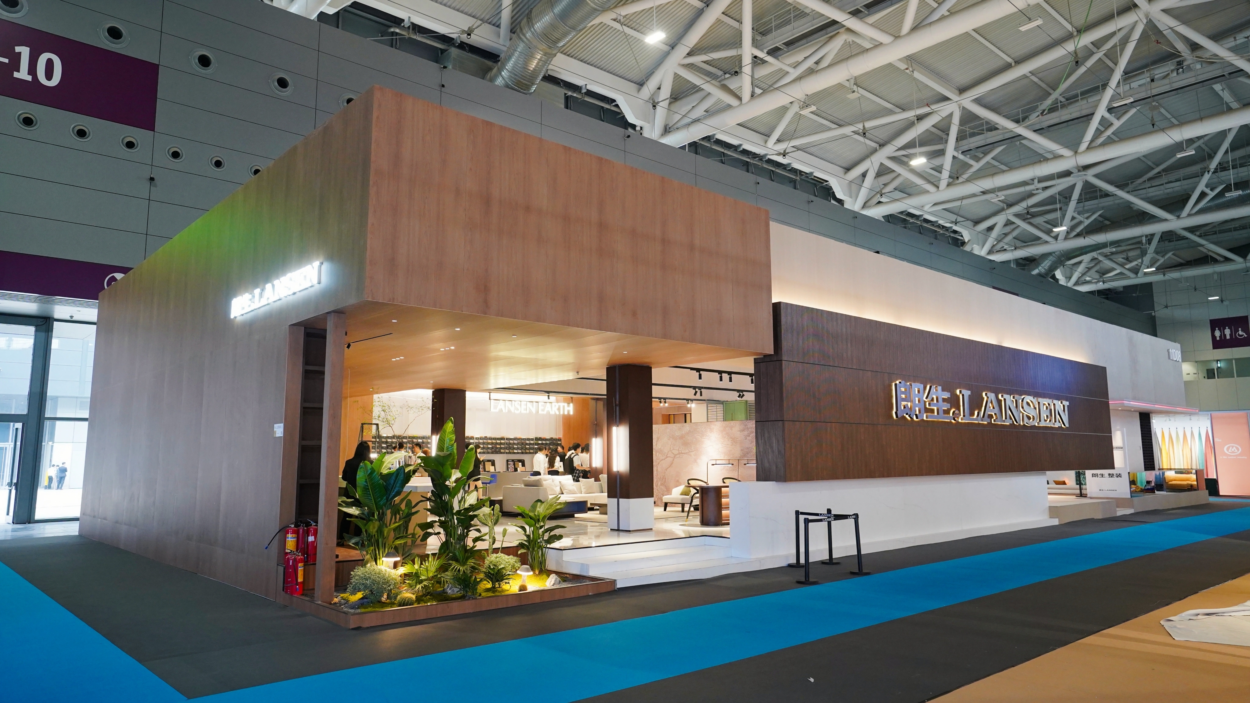 2024年3月17日，深圳家居设计周暨深圳国际家具展在深圳国际会展中心盛大开幕，朗生开展即迎巅峰盛况。