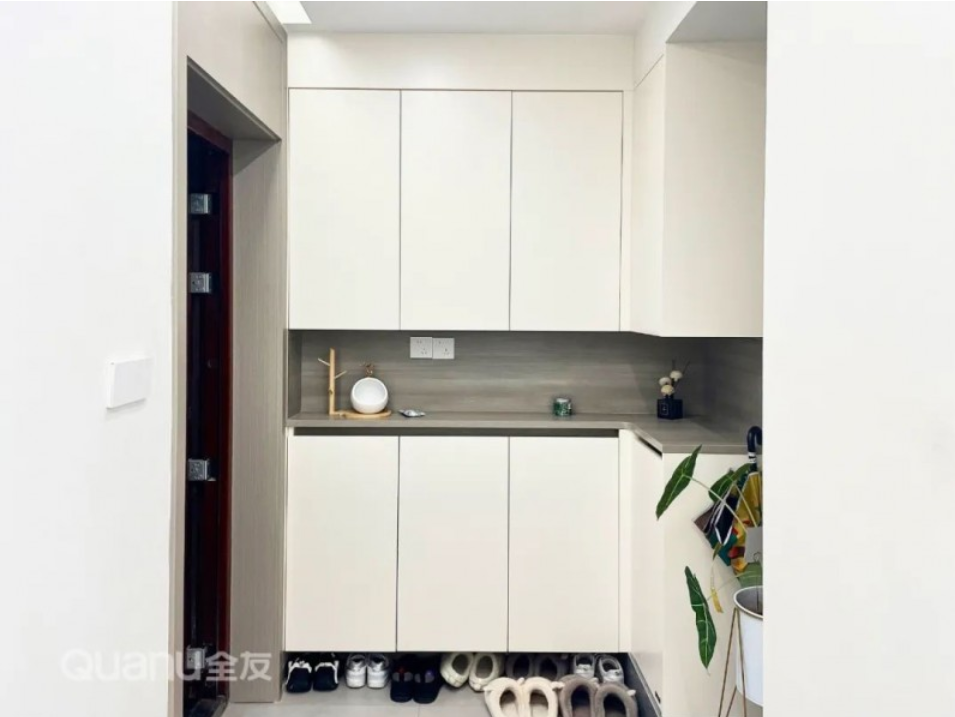  The owner of this case, Ms. Zhou, has three people living with her parents. For home style, the whole family tends to have a simple and comfortable atmosphere. In terms of functional requirements, they expect to be able to reasonably plan the spatial layout, keep the guest kitchen area transparent, and create an open and bright