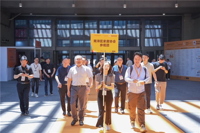  On May 28, DOMOTEX asia/CHINAFLOOR 2024 China International Ground Materials and Paving Technology Exhibition opened in Shanghai National Convention and Exhibition Center. As a leader in the field of wood flooring in China, Nanxun