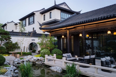  Rosewood furniture is a perfect match for Chinese style courtyard.