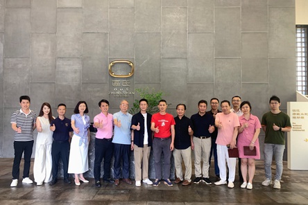  Brand Redwood and Zhongshan Redwood Classical Furniture Association jointly organized a new visit, research and exchange activity on June 5.
