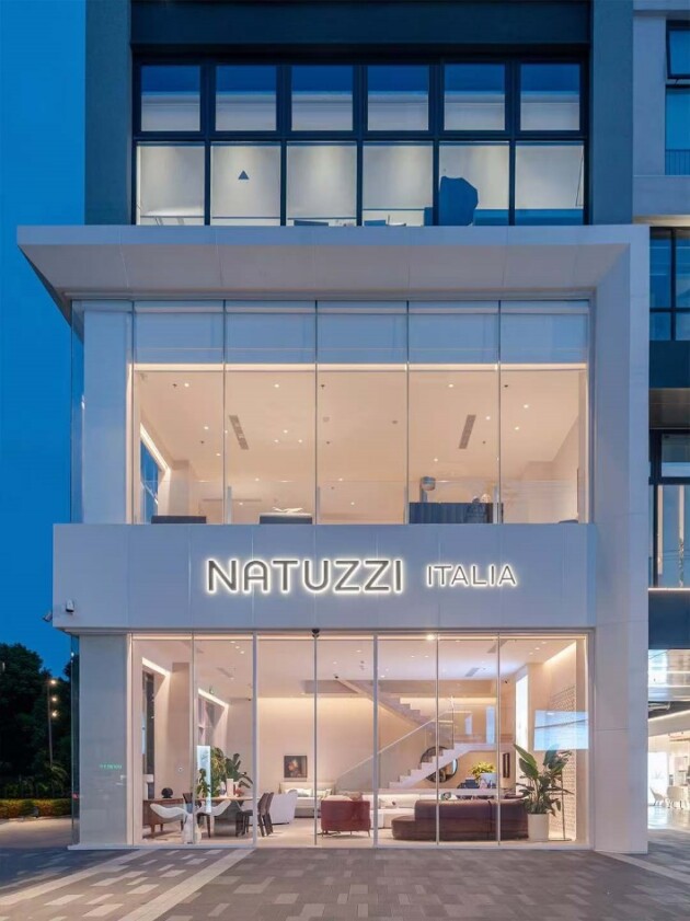 追求美与和谐，致力于为千家万户带来普利亚的自然之美，Natuzzi Italia 自创立以来，便以精湛工艺、独特设计和卓越品质，在家居市场中占据重要地位。时值品...