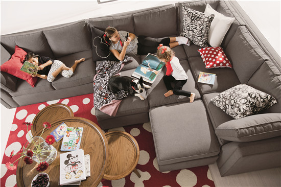 2016DISNEY_MODELS_SECTIONAL_055_CMYK.jpg