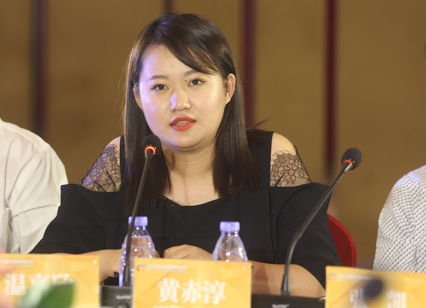 意风家具执行总裁 温嘉欣_副本.jpg